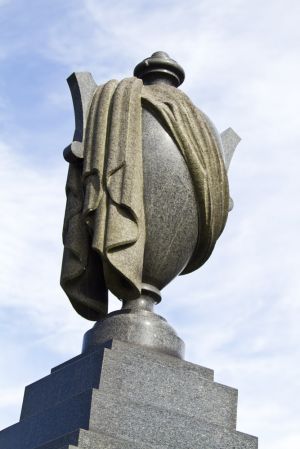 undercliffe urn 5 sm.jpg